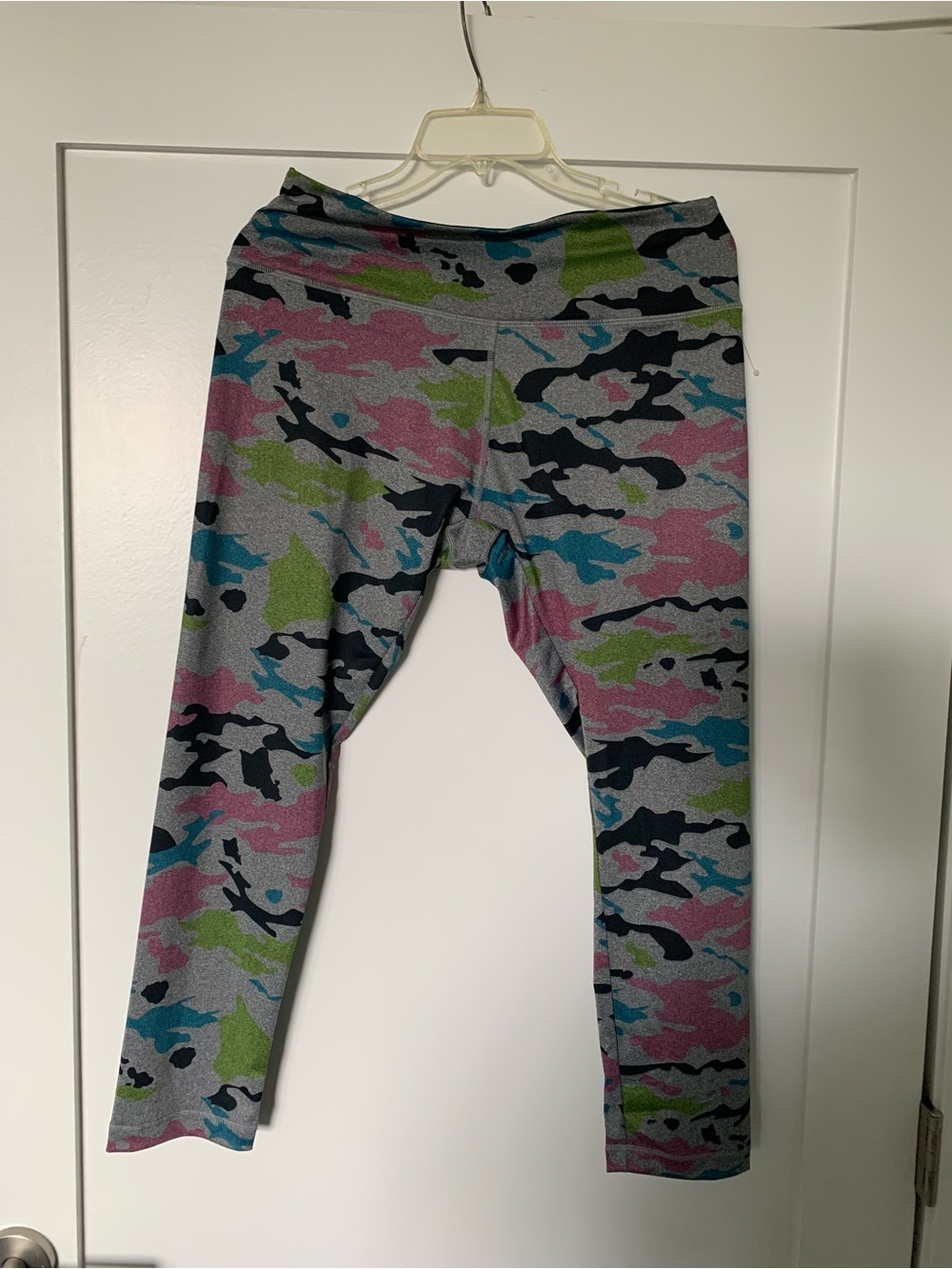 VOGO Crop leggings NWT 🌴